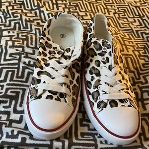 Women canvas sneakers